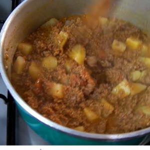 Carne moída com batata fica espetáculo
