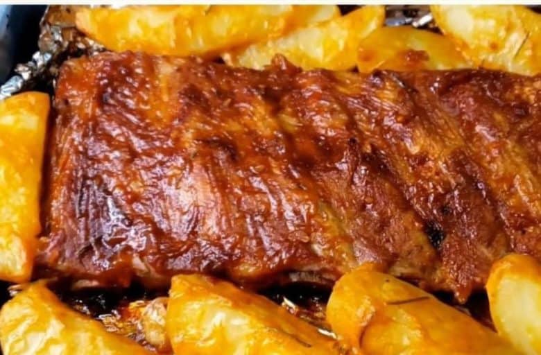 costelinha de porco com batatas ao forno