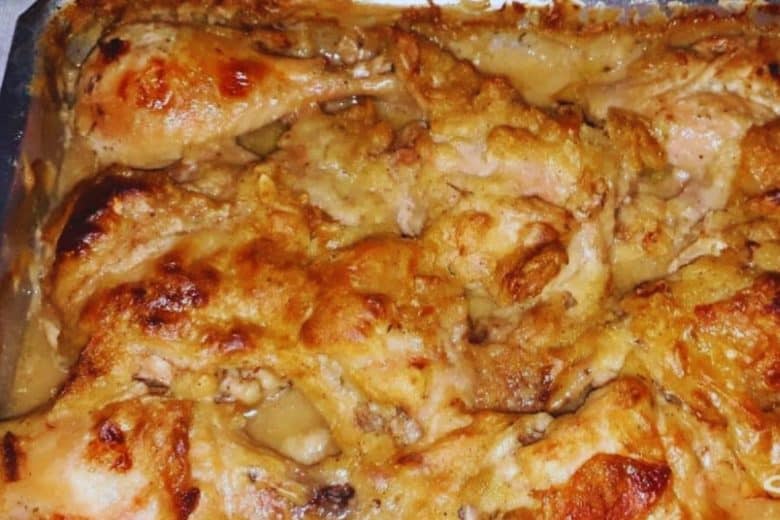 coxa e sobrecoxa com creme de cebola