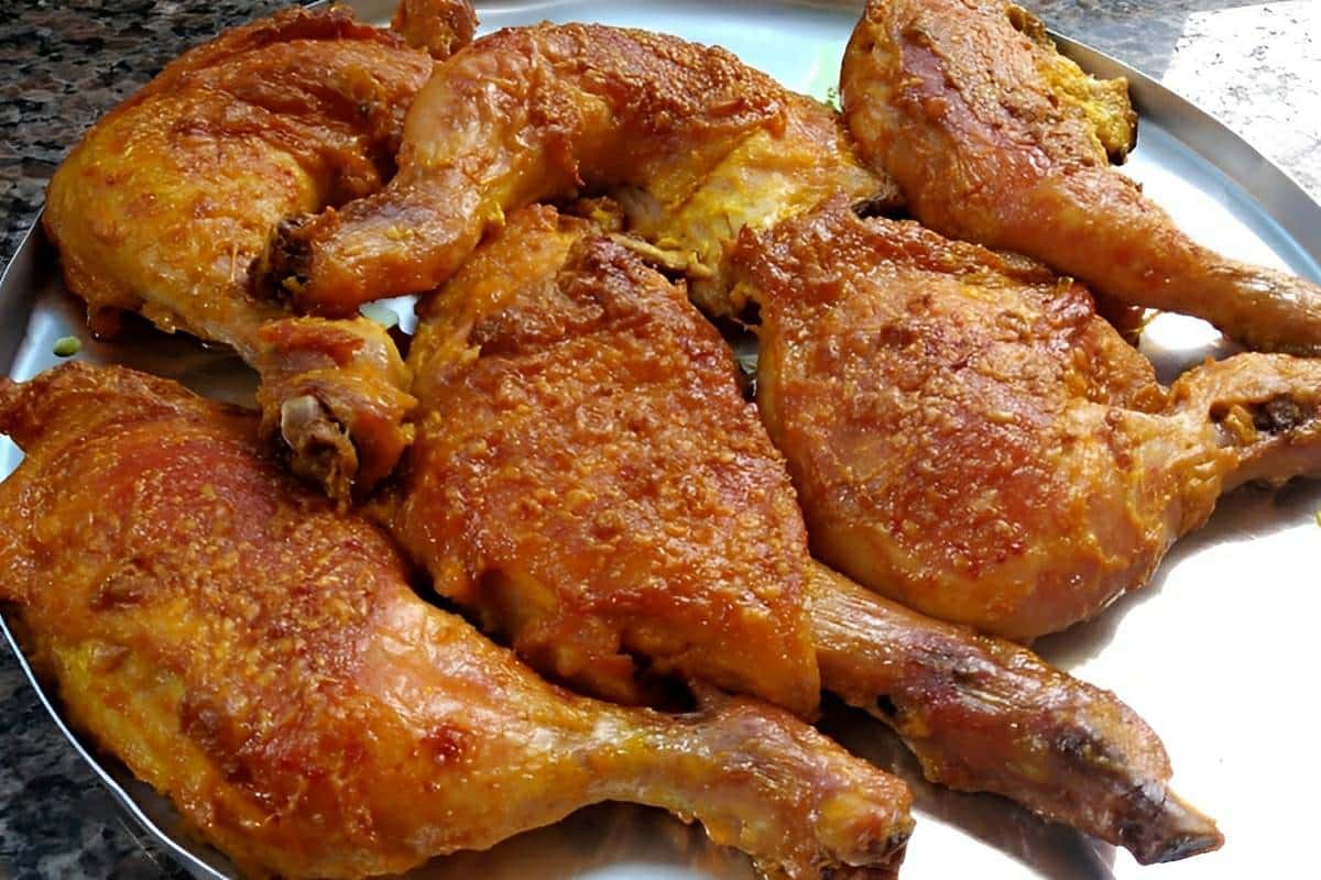 Coxa e sobrecoxa de frango na maionese assado no forno com casquinha