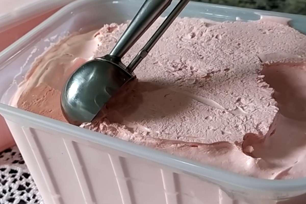 Delicioso sorvete caseiro feito sem leite condensado: uma receita de 4 litros