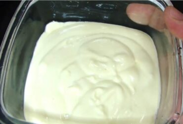 Maionese caseira cremosa e saudável, feita com ovo cozido e creme de leite