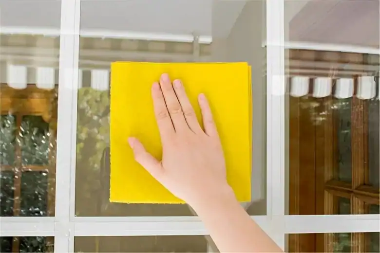 Misturinha caseira para limpar vidros tirar as manchas