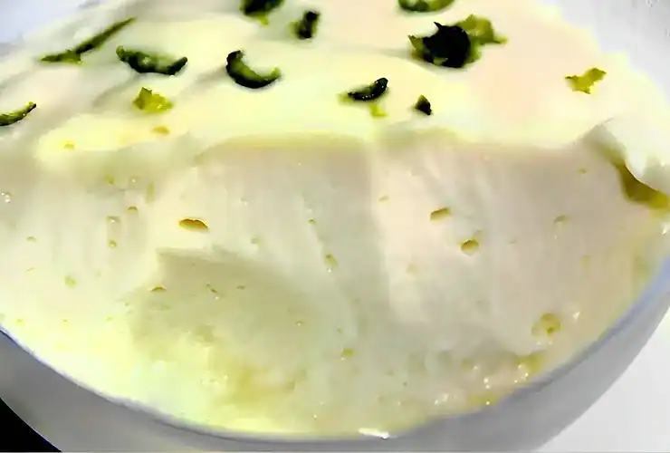 Mousse de limão prático é só bater e levar à geladeira
