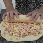 Pão segura marido um pão caseiro recheado com presunto e queijo