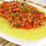 Polenta cremosa com linguiça: uma opção reconfortante para os dias frios