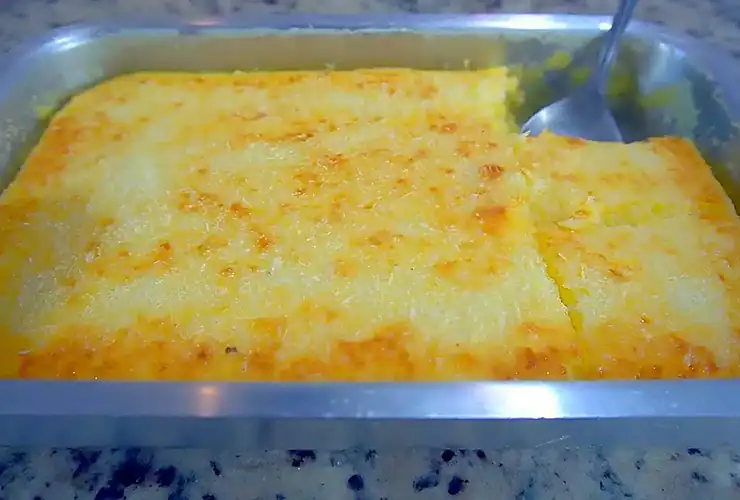 Pudim de mandioca na assadeira