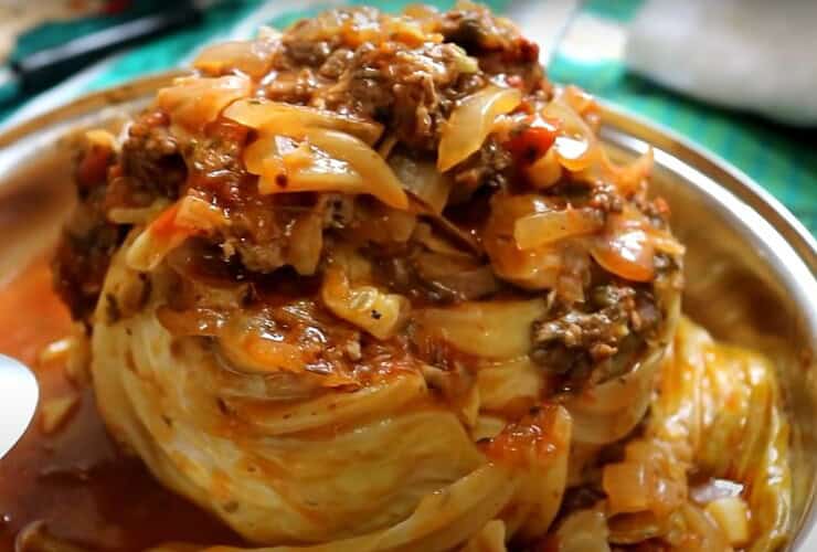 Repolho recheado ao molho para variar o cardápio do dia a dia