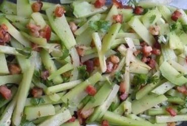 salada de chuchu com bacon
