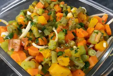 Salada de legumes entrada do almoço ou jantar