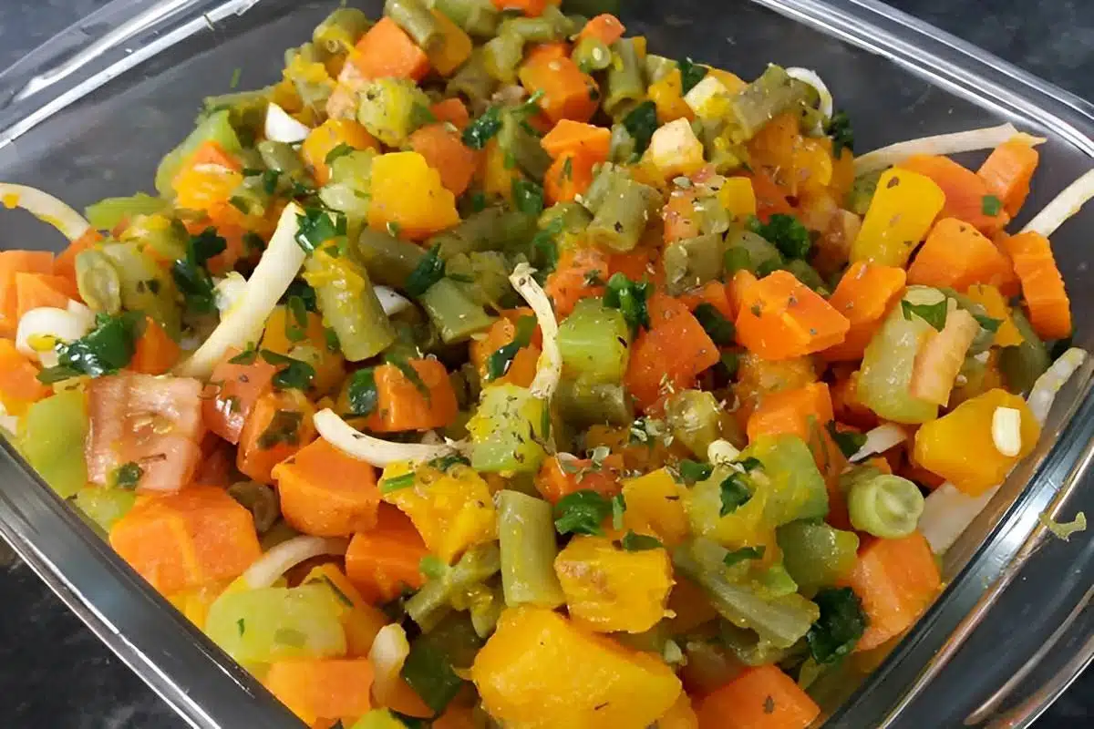 Salada de legumes entrada do almoço ou jantar