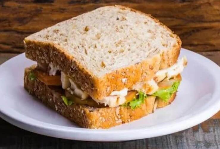 Sanduíche de frango natural delicioso