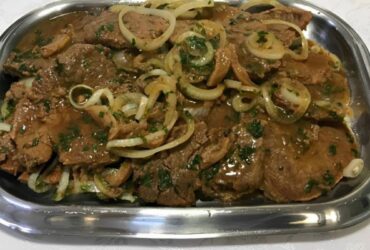 bife de panela com cebola