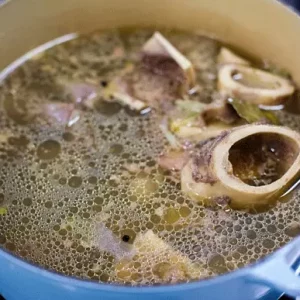 Benefícios do Caldo de Ossos: Fortaleça sua Imunidade e Aumente a Produção de Colágeno