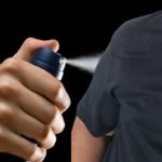 como tirar mancha de desodorante de roupa preta