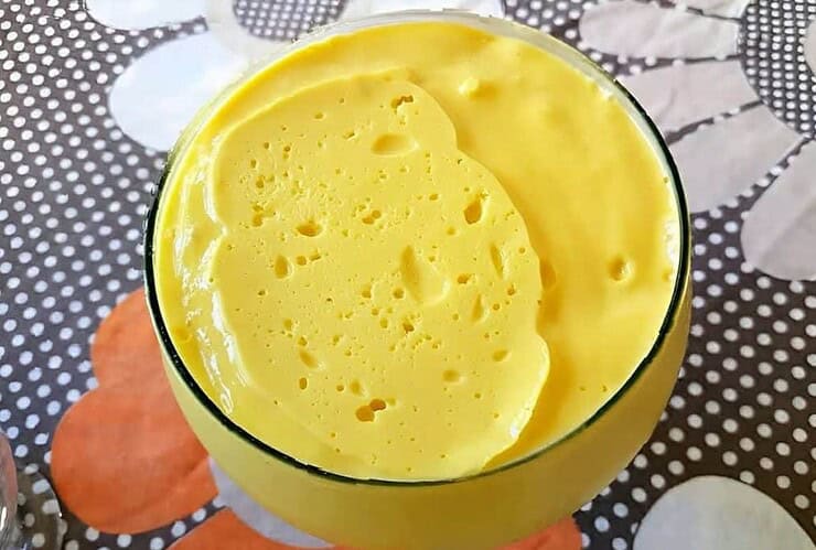 mousse de manga com a fruta