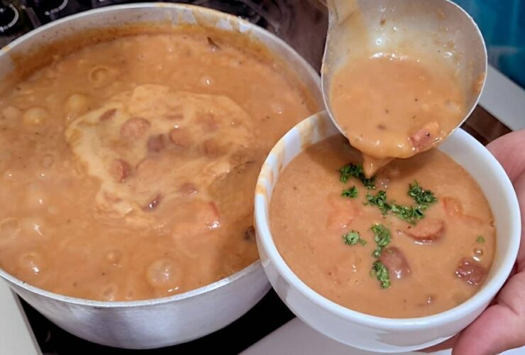 caldo de feijão com bacon e linguiça calabresa