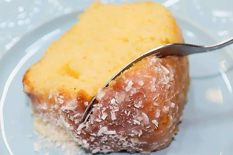 bolo de coco úmido fofinho e macio