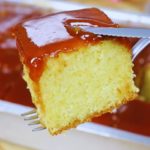 bolo de fubá com calda de goiabada