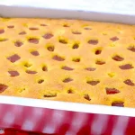 bolo de fubá que já sai do forno recheado