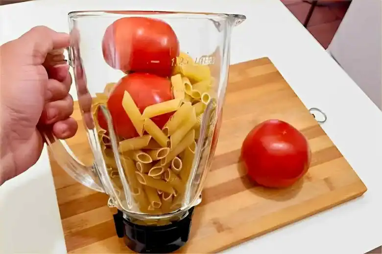 tomate com macarrão