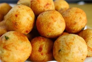 bolinho de batata com frango