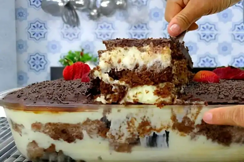 bolo recheado na travessa