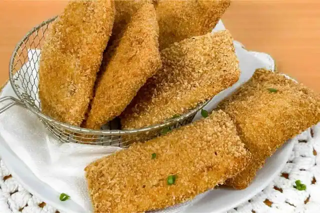 Pastelão frito cremoso de carne moída
