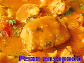 peixe ensopado com leite de coco delicioso