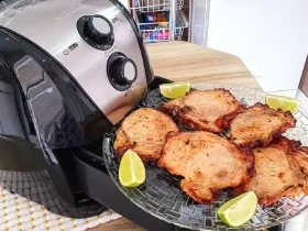 bisteca suína muito suculenta feita na air fryer