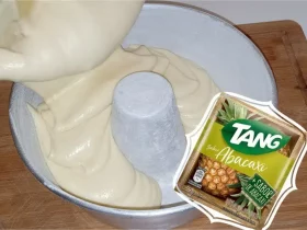 bolo de abacaxi com suco tang