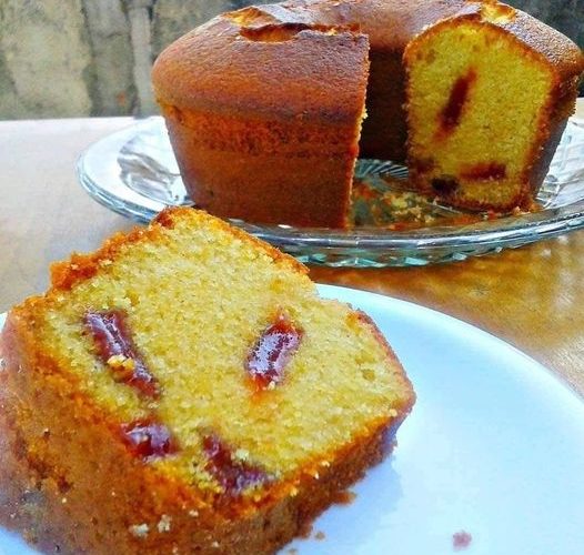 bolo de fubá com goiabada