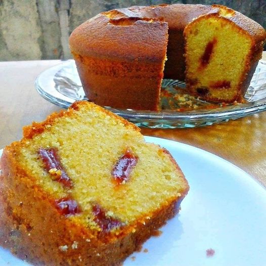 bolo de fubá com goiabada