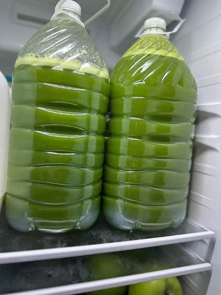 suco de abacaxi com couve, gengibre e limão