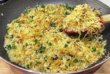 a melhor farofa de cebola que já comi!