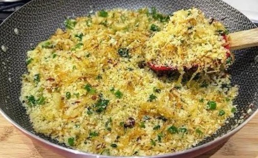 a melhor farofa de cebola que já comi!