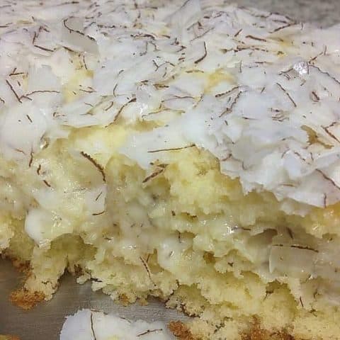 Bolo Gelado de Coco Fácil e Cremoso