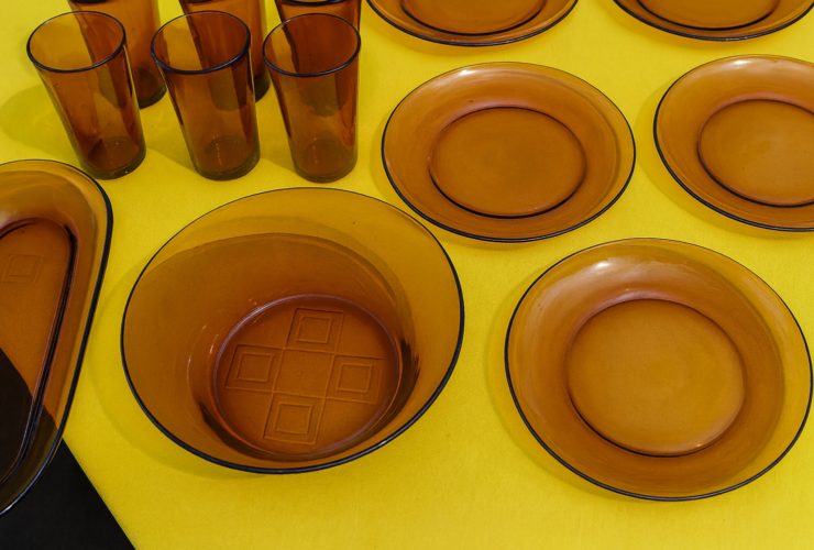 louças Duralex anos 80 em vidro âmbar — pratos e tigelas vintage