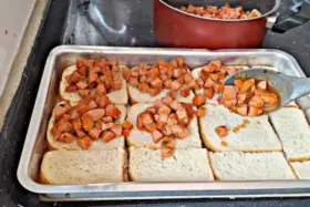 Lanche de Pão de Forma com Salsicha e Queijo — Fácil, Rápido e Delicioso!