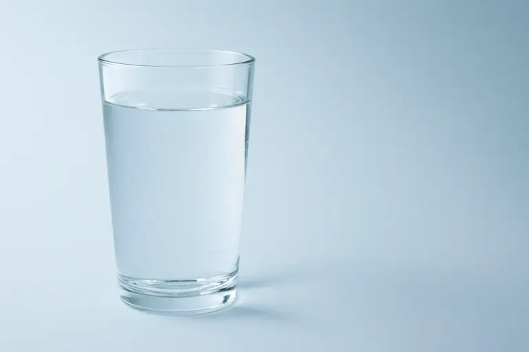 beber 8 copos de água por dia