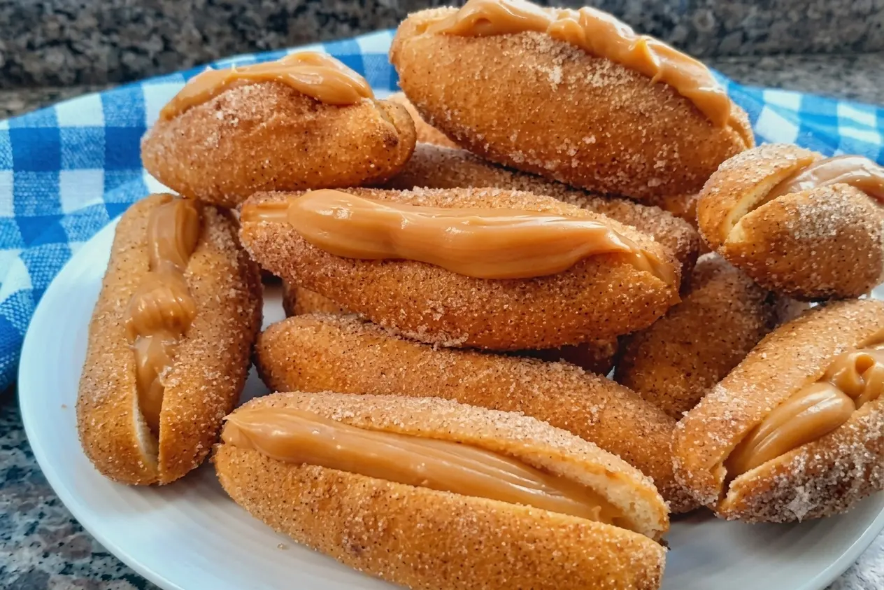 Bolinho de Polvilho Recheado com Doce de Leite
