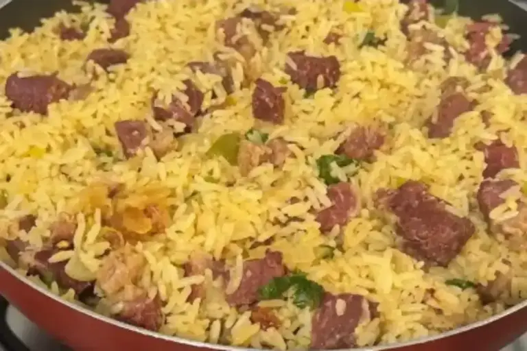 Arroz Maria Isabel tradicional leva carne seca e fica soltinho - Imagem 1
