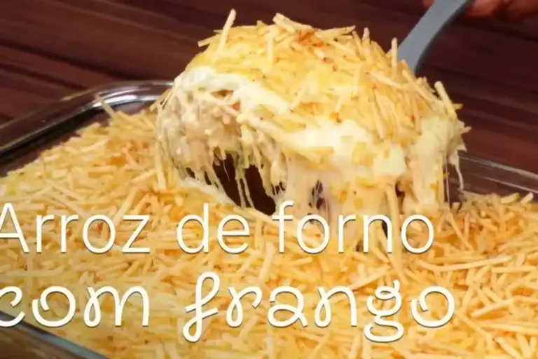 Arroz de forno cremoso reaproveita sobras e rende refeição completa