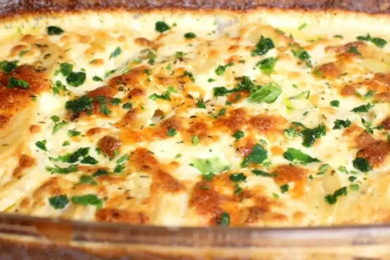 Batata gratinada cremosa ganha destaque como acompanhamento fácil para o jantar