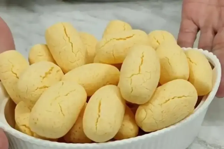 Biscoitinho amanteigado de maracujá leva 4 ingredientes e fica pronto em poucos minutos - Imagem 1
