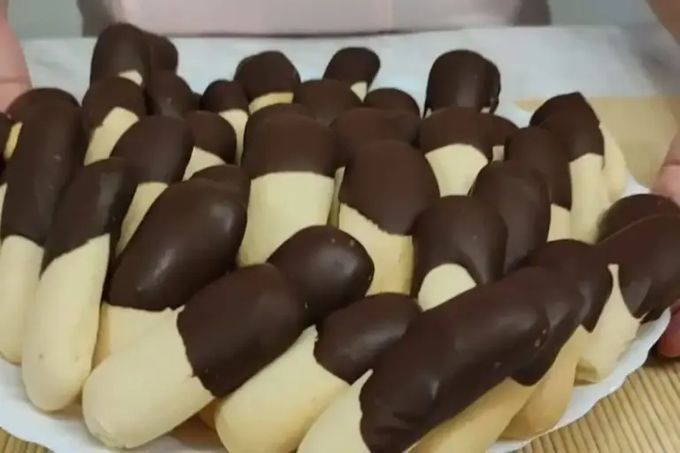 Biscoitinho de leite condensado com chocolate fica macio e é fácil de preparar - Imagem 1