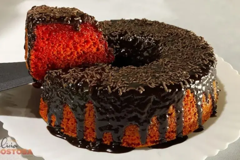 Bolo de beterraba com cobertura de chocolate fica fofinho, úmido e perfumado - Imagem 1