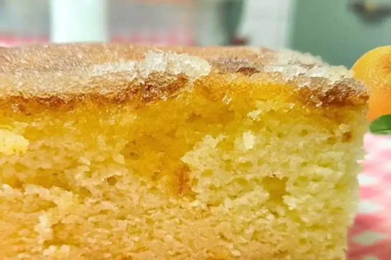 Bolo de laranja com calda ganha casquinha doce e fica perfeito para o café - Imagem 1