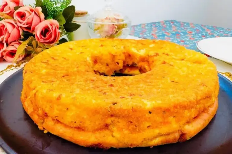 Bolo salgado de batata fica cremoso, macio e rende lanche completo - Imagem 1