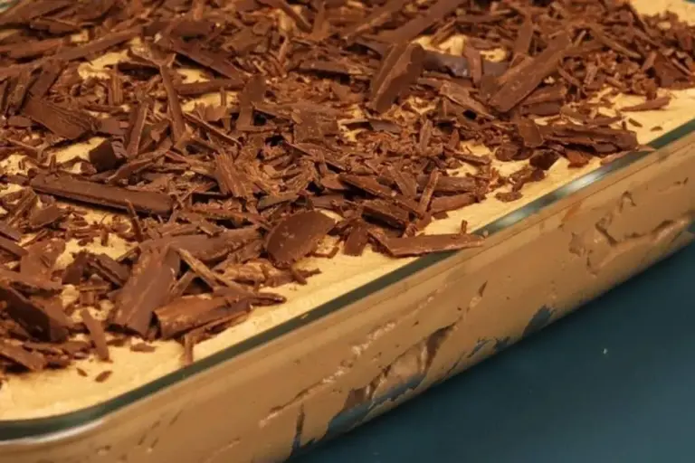 Mousse de chocolate cremosa leva 3 ingredientes e fica pronta sem fogo e sem gelatina